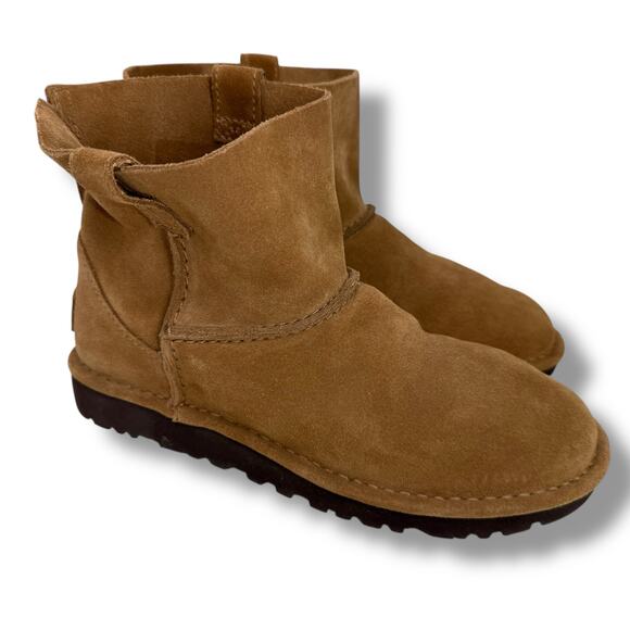 UGG Shoes - UGG Boots Size 6 Chestnut Brown Slouchy Short Suede Booties Pull on Winter FLAW